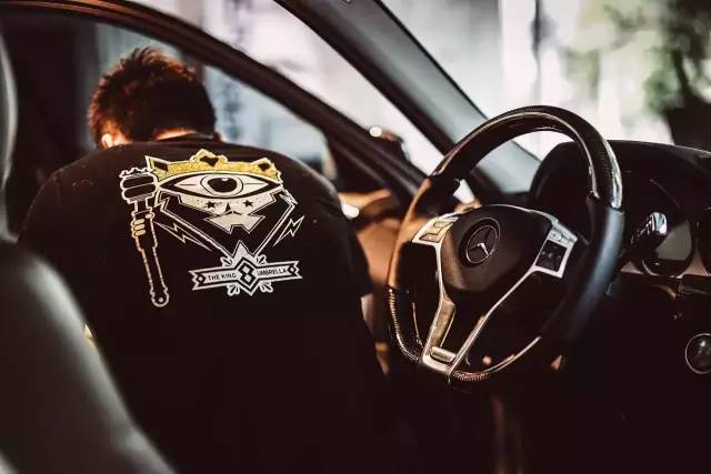 玩改装就要自己动手,玩改装的奔驰