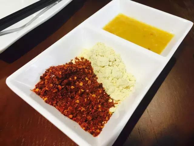 炭火上油脂的高级娇喘，为你撕开这个夏天吃肉的最高性价比