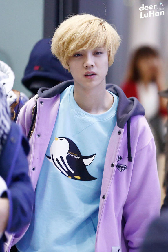 鹿晗巅峰时期有多夸张高街穿搭,鹿晗早期惊艳足球服照