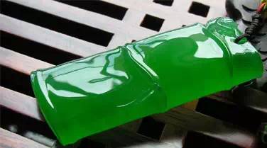 翡翠的臻品是什么样的,翡翠这两年为什么这么火爆