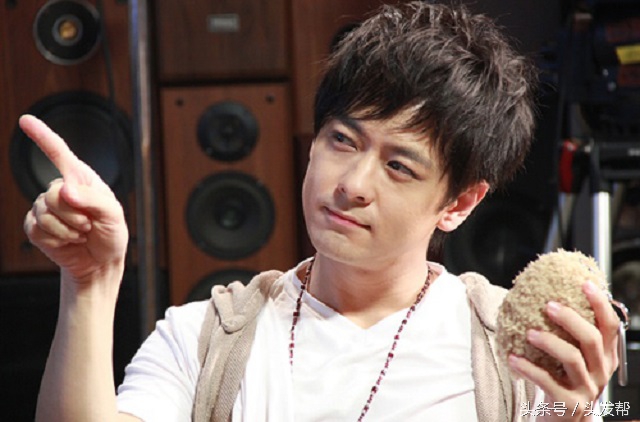 一张脱发的照片，等于3.5万人民币，掉头发的来围观