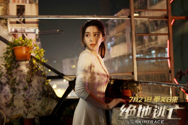 绝地逃亡成龙中文版,绝地逃亡的成龙精彩片段