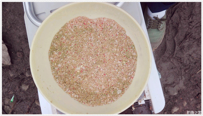 大雨一直下在鱼塘怎么钓草鱼,下大雨水库好钓草鱼吗