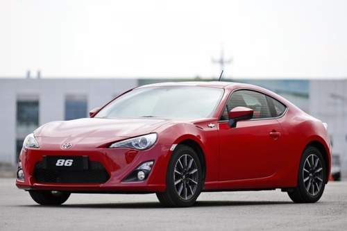 月薪三千也能开得起的平民跑车,月薪多少可以买一台最便宜的跑车