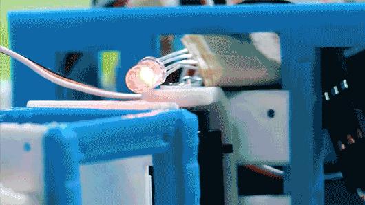 机器人被人类囚禁5000年后,机器人遭折磨后反击人类