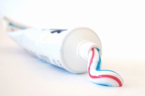 小每技巧：银项链变黑加一物清洗，瞬间透亮有光泽