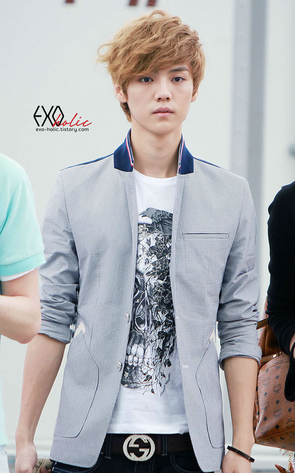 鹿晗巅峰时期有多夸张高街穿搭,鹿晗早期惊艳足球服照