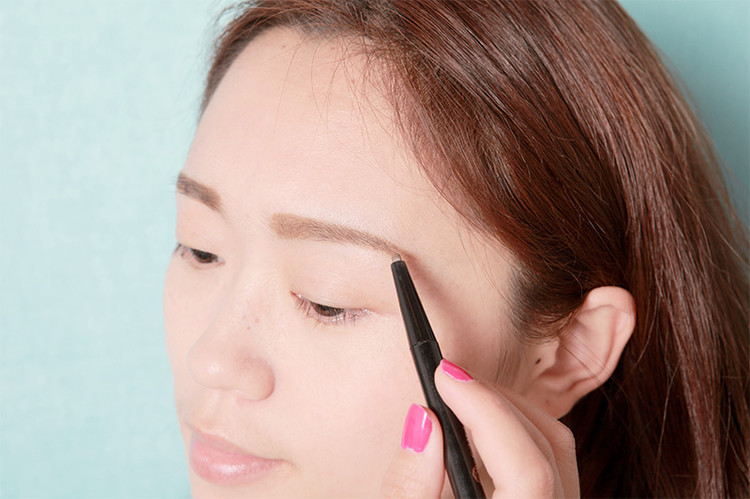 适合夏天的清爽的妆容无美瞳,夏季妆容教程迪奥