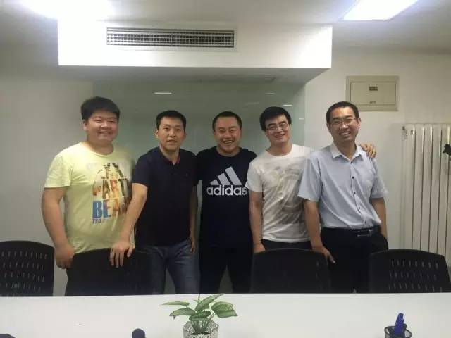 寄快递最高可省70%邮费，但邮差小马说：不止做快递界的美团，我们的生存能力比团购强多了