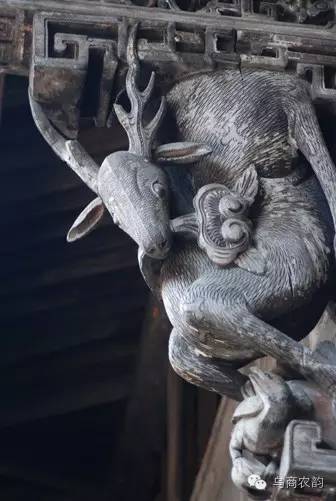 义乌这座老宅横梁的小鱼会变色，随天气一变一个准，你说神不神？