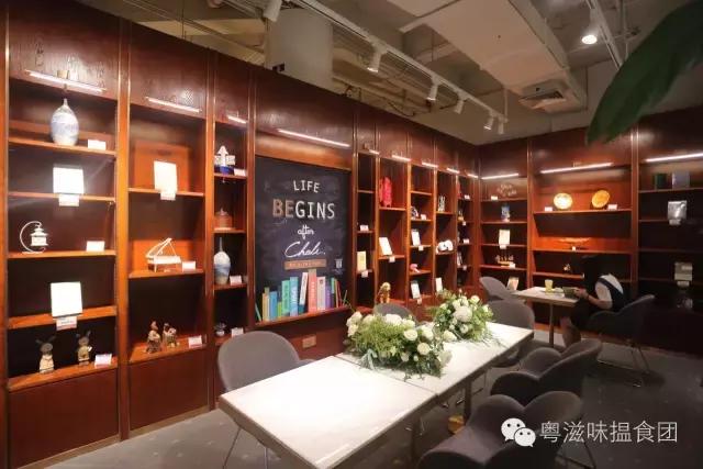 轻奢金x薄荷绿,原来你是这么一家茶饮店(文末教你刷我的卡