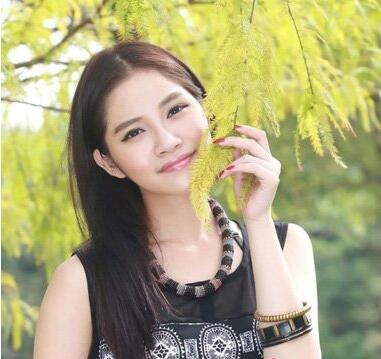 既能当中分又能当刘海的发型教程,有刘海的怎么养成中分发型