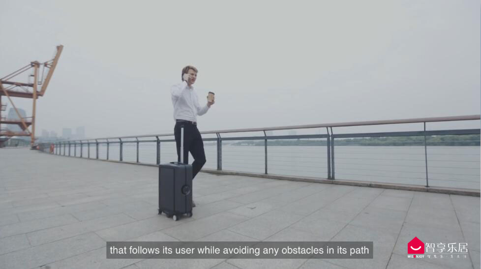 有了行李箱方便多了,有拉杆的箱子