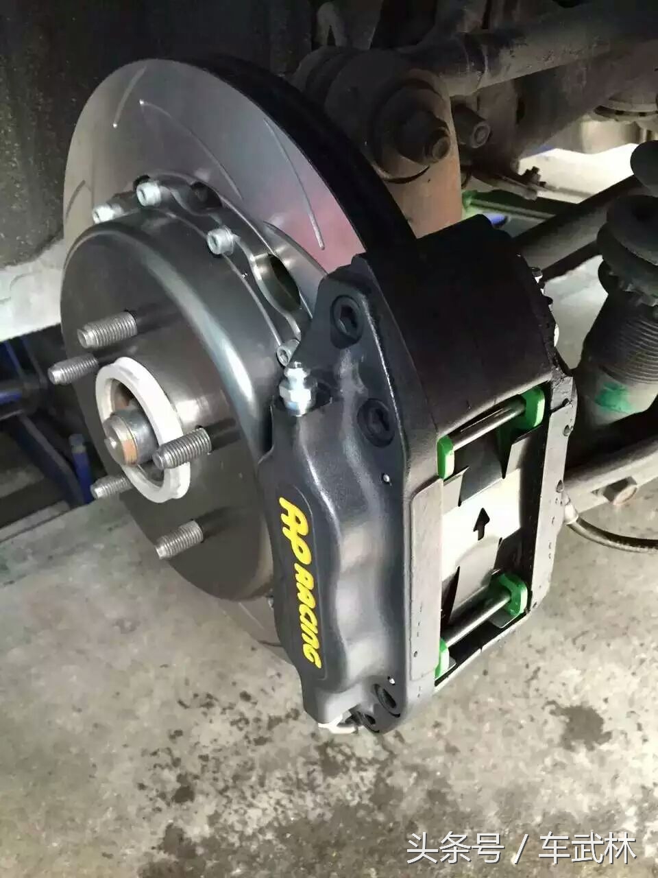 锐志装正品ap卡钳,锐志安装f50刹车卡钳