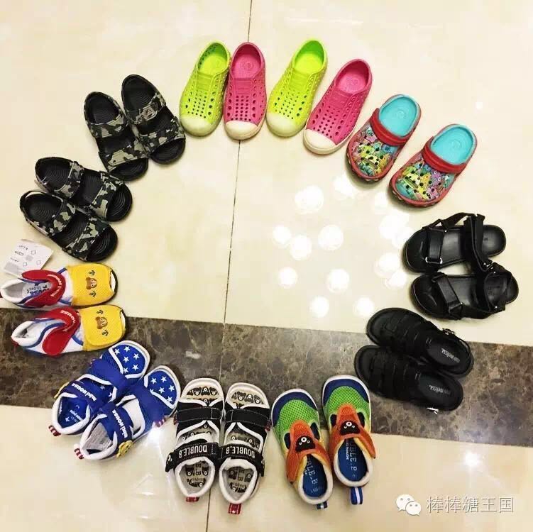 宝宝买鞋要选后跟硬的吗,宝宝买鞋是要买大点好还是刚好