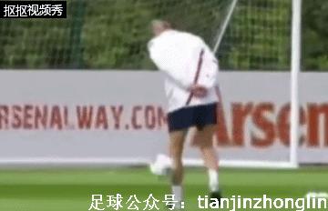 足坛教练秀球技,足坛温格名场面
