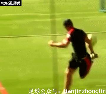 足坛教练秀球技,足坛温格名场面