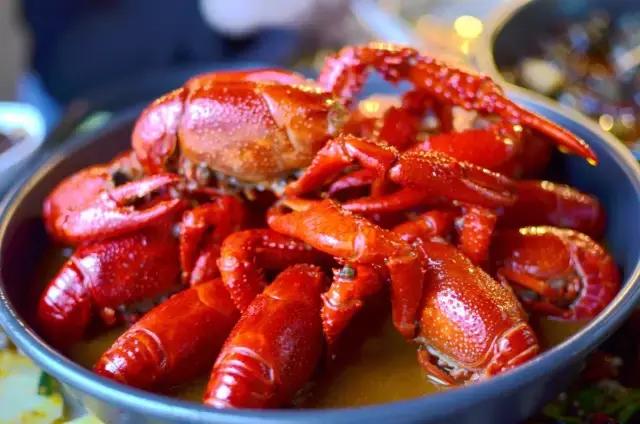 这艘巨型渔船终于驶入泉州，鱼控们上船后已经失控！