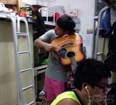 骚年装逼装大了受伤了吧