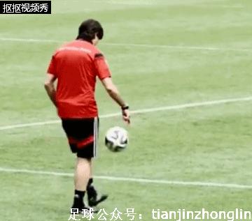 足坛教练秀球技,足坛温格名场面