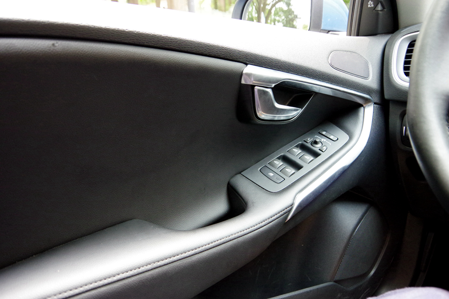 污！美女设计师竟然最喜欢V40的那个部位！