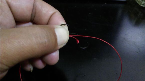 老钓手如何上鱼竿视频教学,老钓友怎么绑竿稍绳