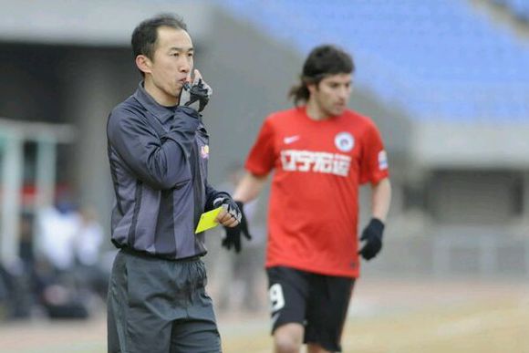 盘点上赛季中超联赛的争议判罚,中超球迷评价比赛