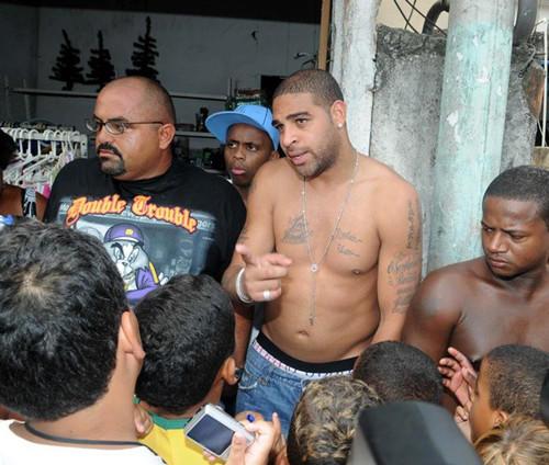 痛心!曾经球场呼风唤雨的“国王”,如今竟沦落到重回贫民窟