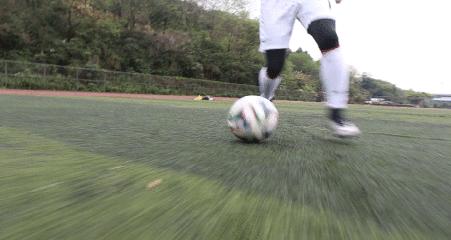 踢足球前需要准备什么,既能跑步又能踢足球的鞋子