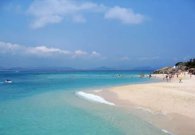 中秋国庆假期运输车票开始发售,提示中秋假期首日火车票明起开售