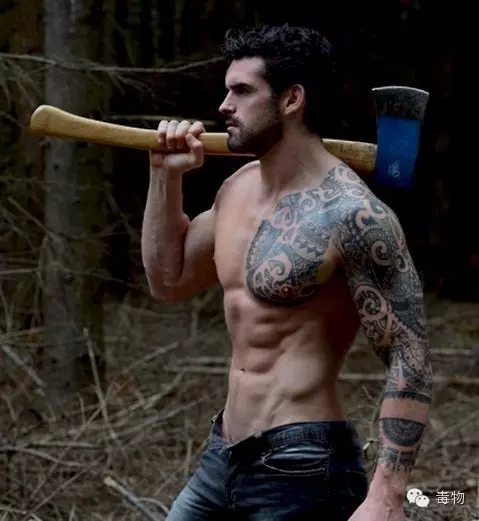 披荆斩棘的战斧用什么钢材,拿好你的战斧为自己披荆斩棘