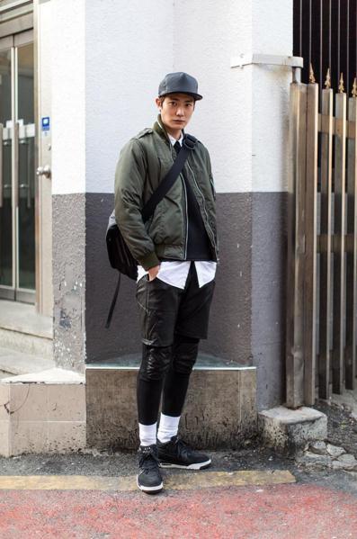 韩国街拍穿搭潮人,2021韩国男士冬季穿搭街拍