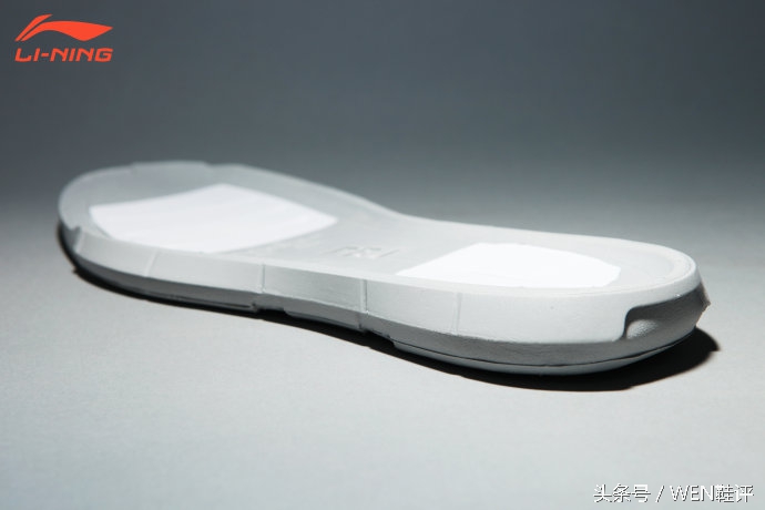 李宁篮球鞋碳板防滑减震,李宁篮球鞋包裹好耐磨减震