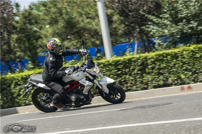 贝纳利bj300gs绿色,贝纳利bkx300试驾