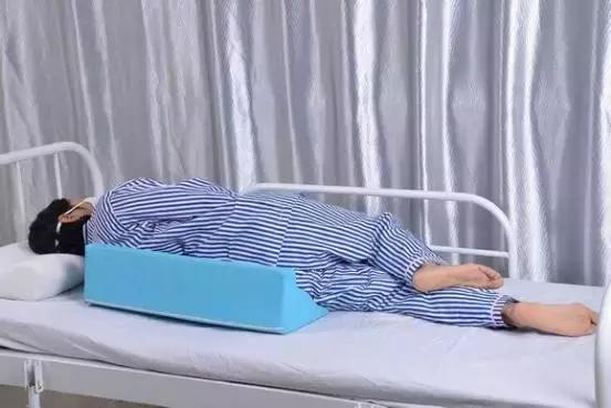 为卧床老人翻身预防压疮,预防老年人压疮护理方法