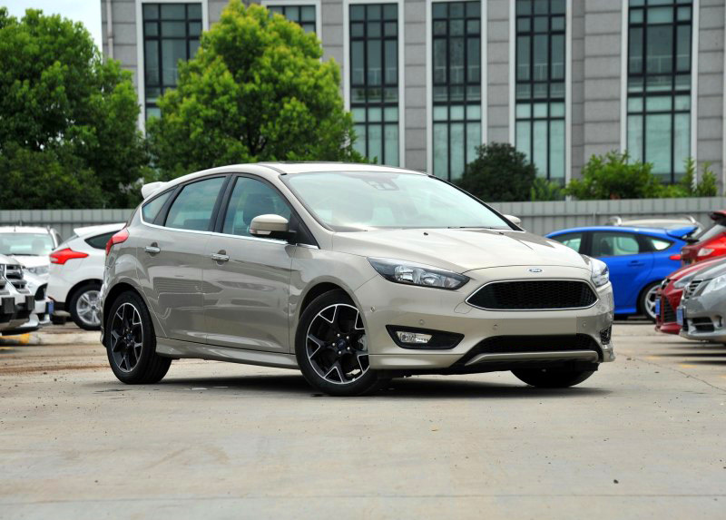 思域科鲁兹小心了，2017款阿斯顿福克斯新增了一个超屌的配置