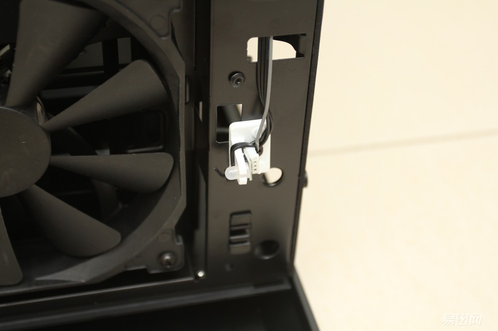 追风者515机箱可以装大主板吗,华擎b150装nvme