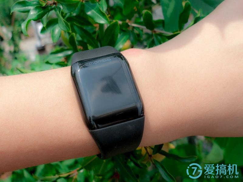 乐心运动手表充电,乐心运动手表显示实时数据