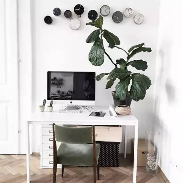 设计师办公桌VS普通人的办公桌，我方了