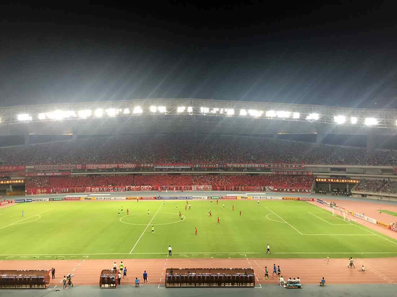 青岛纯生TS919啦啦宝贝现身参与亚冠决赛席琳成MVP颁奖