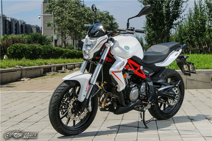 贝纳利bj300gs绿色,贝纳利bkx300试驾