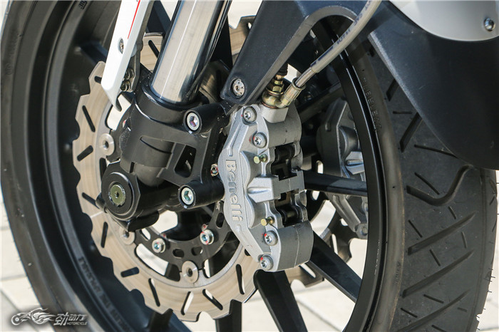 贝纳利bj300gs绿色,贝纳利bkx300试驾