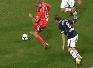 足球场上尴不尴尬场面,足球场上的尴尬时刻