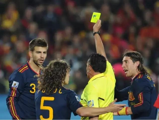 足球场上奋不顾身才是最大的尊重,足球场上的遗憾和希望同在