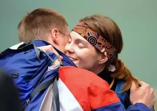 埃蒙斯射击奥运会脱靶视频,2004雅典奥运会埃蒙斯