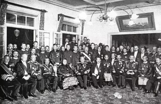 史上最牛代购：贝勒爷为买*器武**装备跑遍全球，军舰各国来一艘