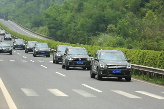 超多美图慎入！开神车，走丝路，这些不可思议的美景就在中国！