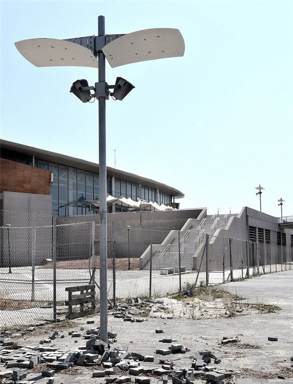 10年圣地变鬼城，雅典奥运会场馆已破烂不堪