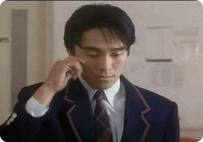 老牛吃嫩草!退休老警察凭什么获得年轻美少女疯狂垂青?