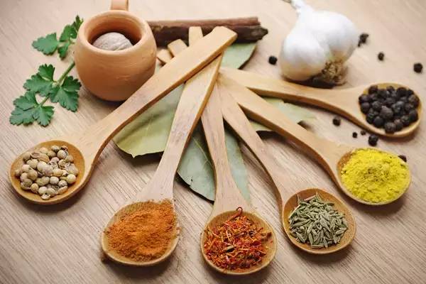 缺钙要补葡萄糖酸钙还是海藻钙,宝宝缺钙喝钙多长时间能得到改善